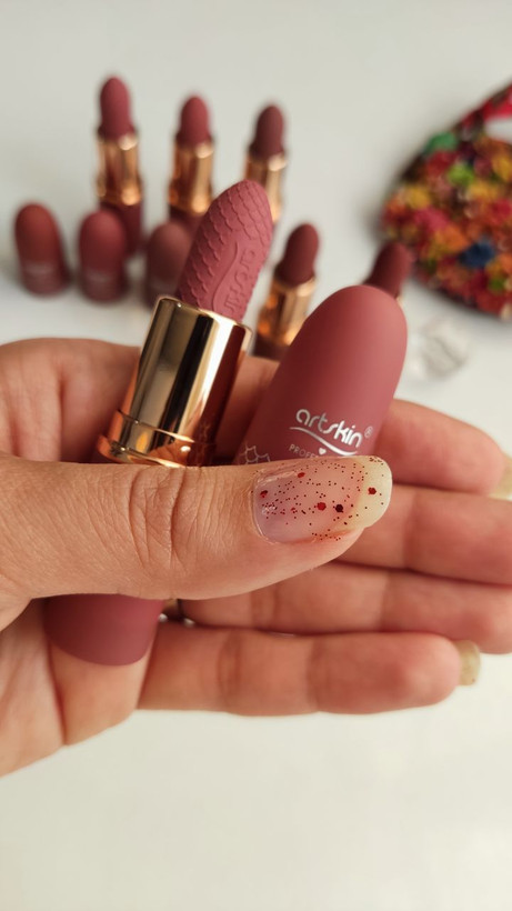 رژلب جامد نقش برجسته آرت اسکین