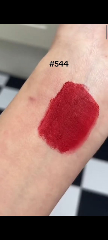 رژلب بلوطی مات و مخملی نوا